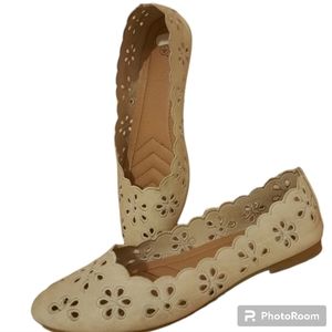 Size 38 eyelet ivory flat shoes